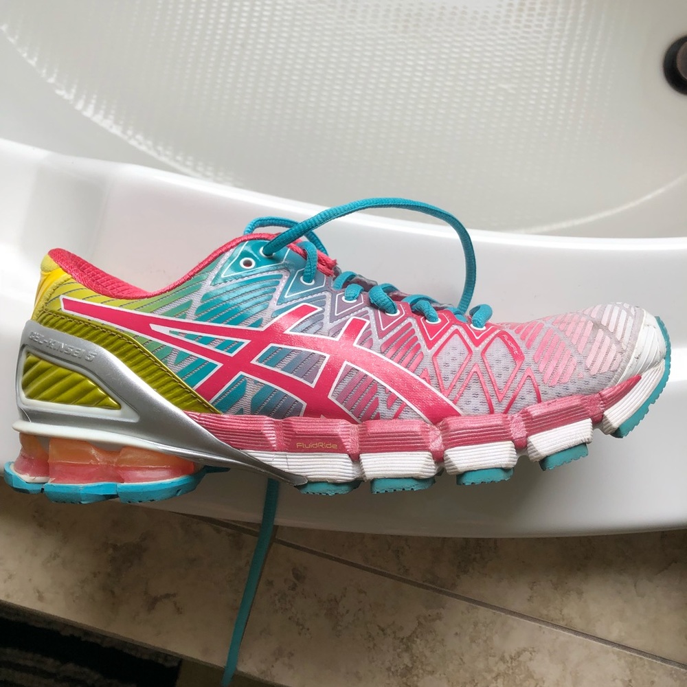 Additional photos - Soles of ASICS